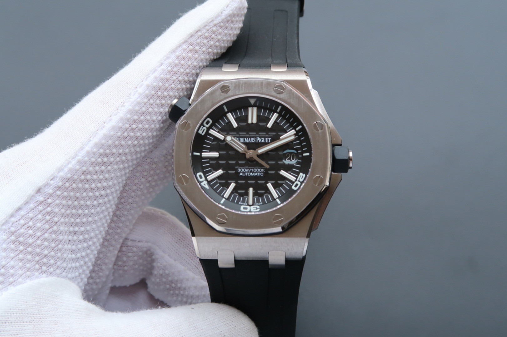 Audemars Piguet Royal Oak Offshore Diver 15703 1:1 V4 - HQ Edition