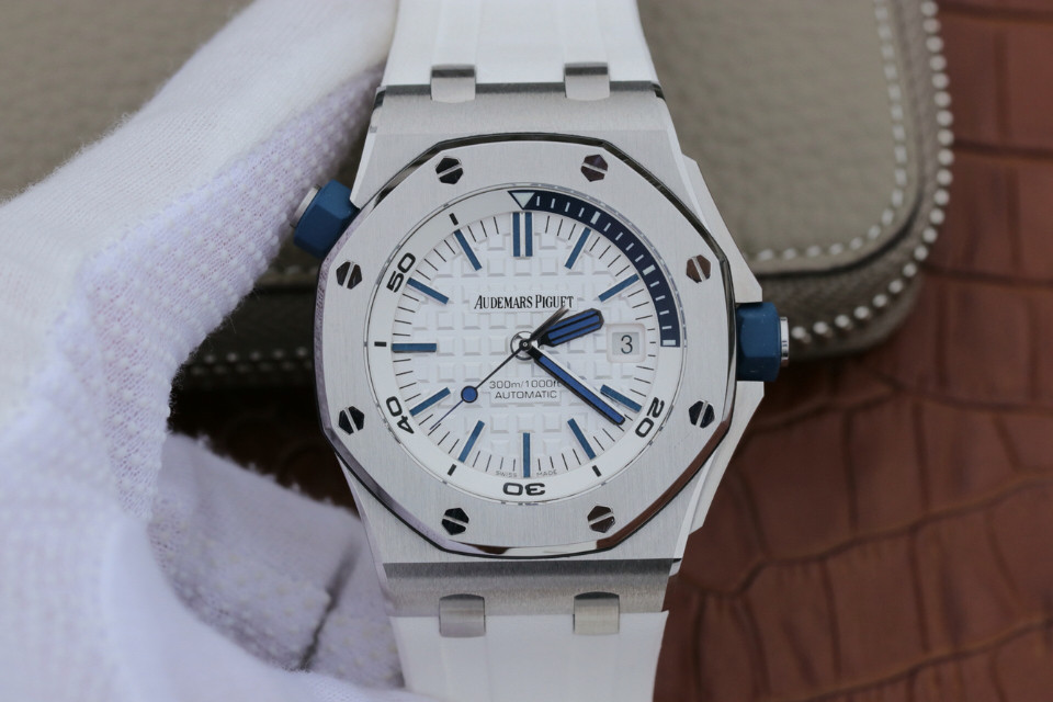 Audemars Piguet Royal Oak Offshore Diver 15703 1:1 - HQ Edition