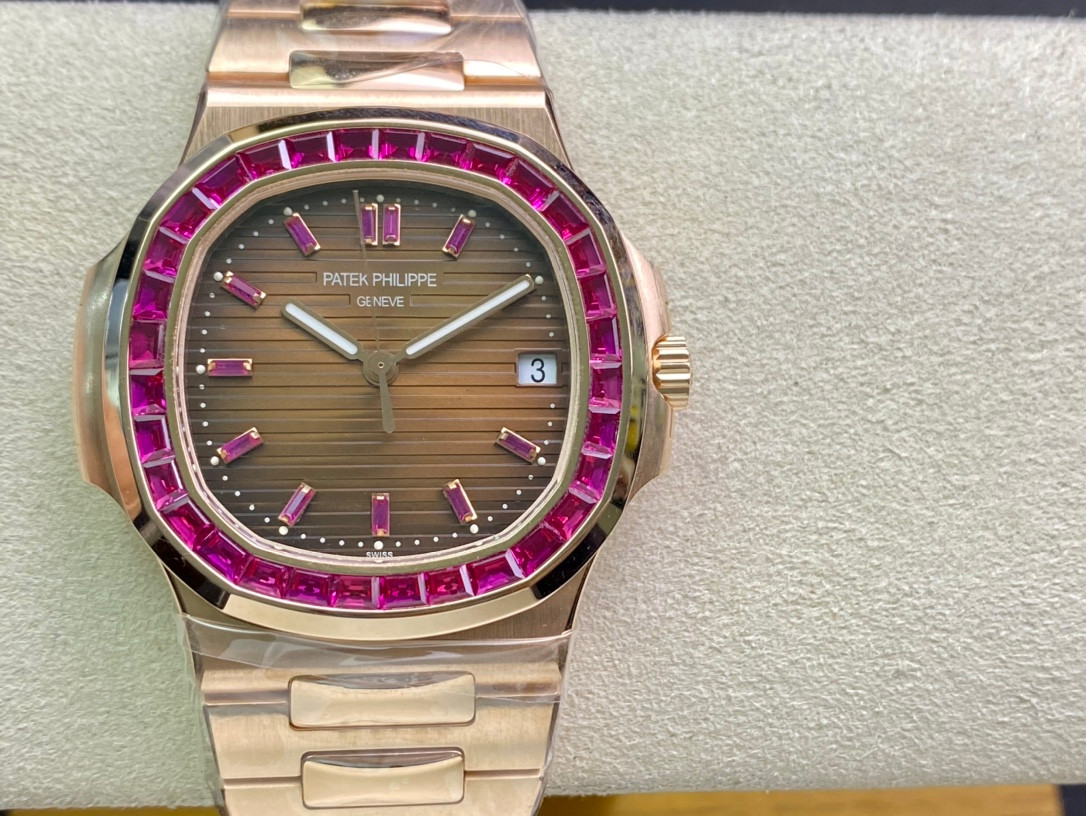 Patek Philippe Nautilus 5723 1:1 Superclone | HQ Master Replica